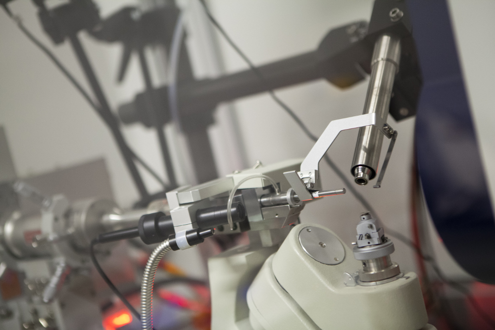 The Electron Microscope Unit was one of the research groups to pilot new software, Calpendo, for managing the use of UCTâs facilities and instruments, such as this x-ray diffractometer. (Photo courtesy Stephen Williams)